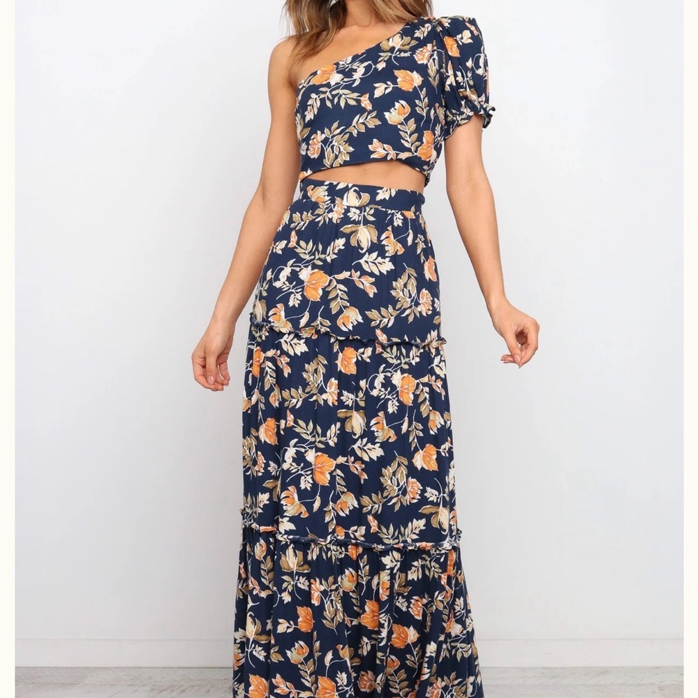 Elegant Floral One-Shoulder Skirt Set